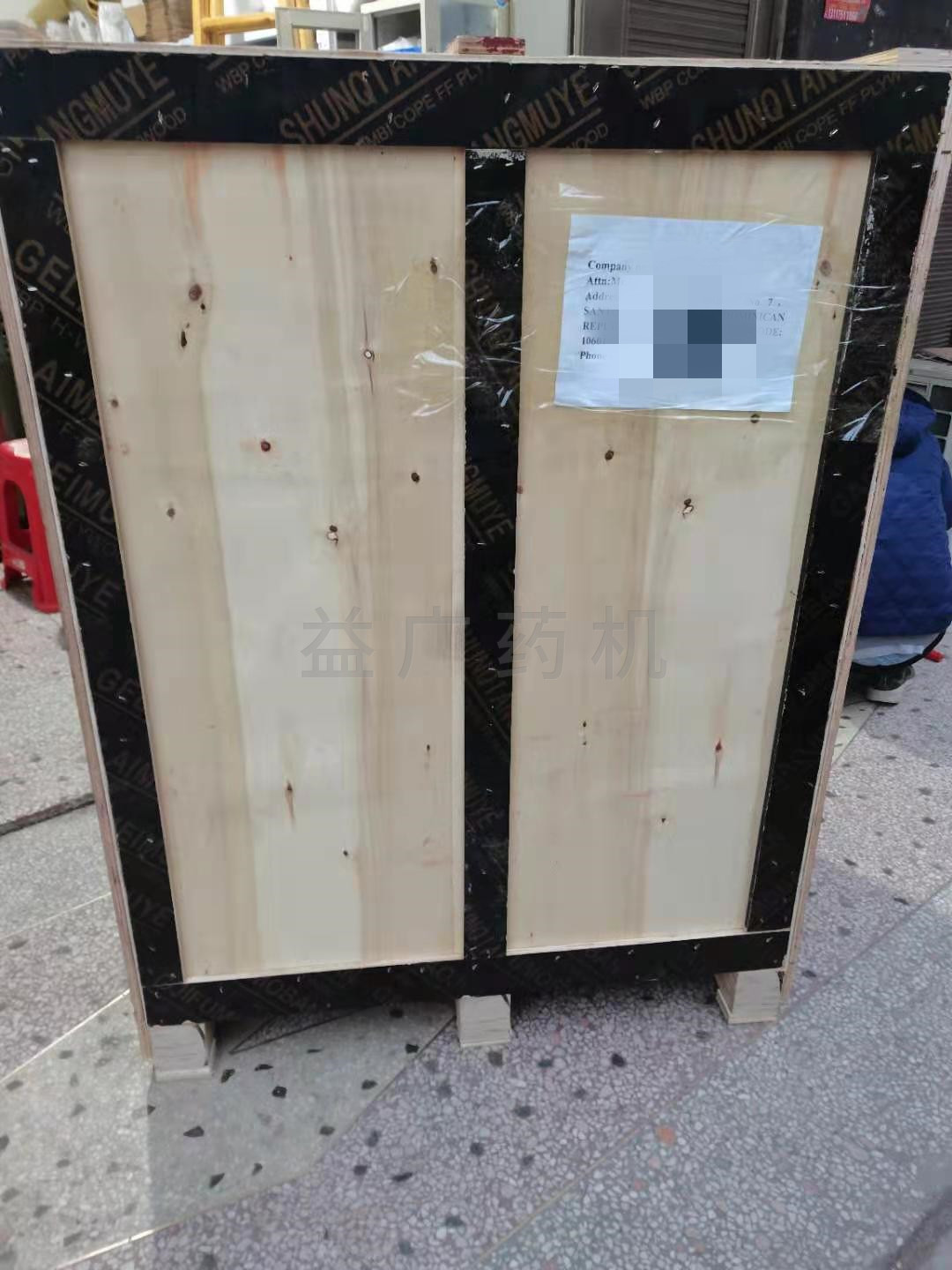 待發港口的安瓿拉絲灌封機 待發港口的安瓿拉絲灌封機