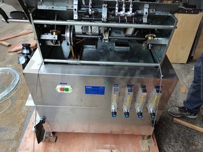 出口國外的安瓿拉絲灌封機 出口國外的安瓿拉絲灌封機