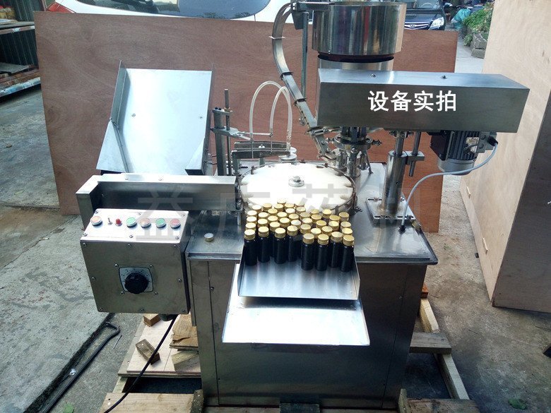 玻璃瓶灌裝軋蓋一體機實拍 玻璃瓶灌裝軋蓋一體機實拍